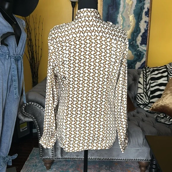 Michael Kors White Gold Chain Blouse w/gold buttons. - Picture 5 of 8